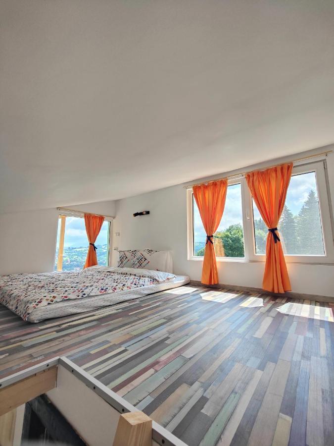 Rainbow Chalet Bran  Bagian luar foto